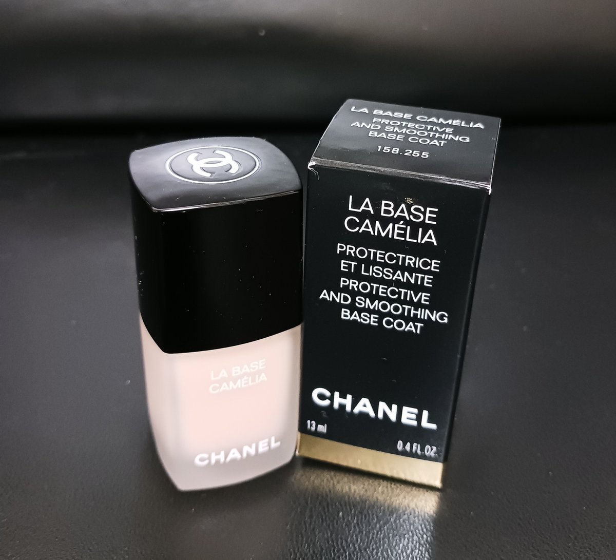 普段衣服はファストファッションのくせに爪先だけコレ使うことにしてる💅　1日5回洗い物してハゲハゲになっても目立たないし、磨いたみたいなナチュラル爪ｷｰﾌﾟできるから…