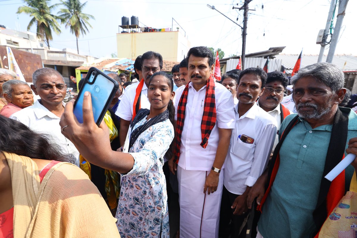 V_Senthilbalaji's tweet photo. மாநிலங்களின் வளர்ச்சி திட்டங்களிலேயே ‘Trendsetter' திட்டமான 'கலைஞர் மகளிர் உரிமை தொகை' திட்டம் தந்த மாண்புமிகு தமிழ்நாடு முதலமைச்சர் தளபதி @mkstalin அவர்களின் நல்லாசிகளுடன், இன்று, கோவை மாவட்டம், கோவை தெற்கு சட்டமன்ற தொகுதி, 68வது வார்டு பகுதியில், உதயசூரியன் சின்னத்திற்கு வாக்கு கேட்டு தேர்தல் பரப்புரை மேற்கொண்ட போது..

நமது சின்னம் உதயசூரியன் 🌄 

#கோவை_தெற்கு
#VoteForDMK
#ஸ்டாலின்_தொடரட்டும்
#தமிழ்நாடு_வெல்லட்டும்