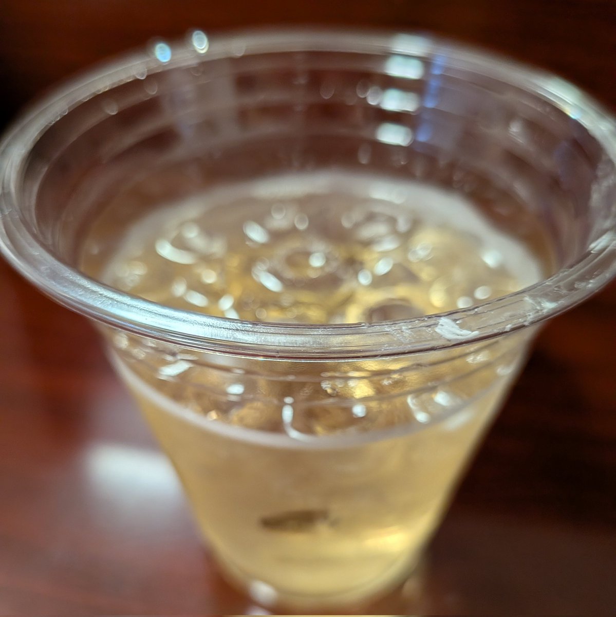 sherry_ran_ran's tweet photo. 最近はあまり摂取する機会もなく、宅飲みもせず…
なのに、ウェルカムドリンクは迷わずアルコールに手が伸びました😅慣らしってことで… https://t.co/n0oGv1VDvb