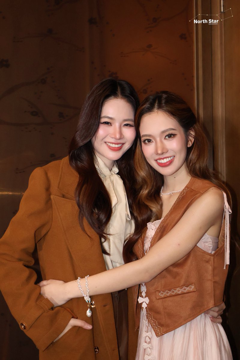 แอปเปิ้ล-มิ้ม ลุคที่ 2 ของงานวันนี้

APPLEMIM FANSIGN
#AppleMim1stFansignInWuhan