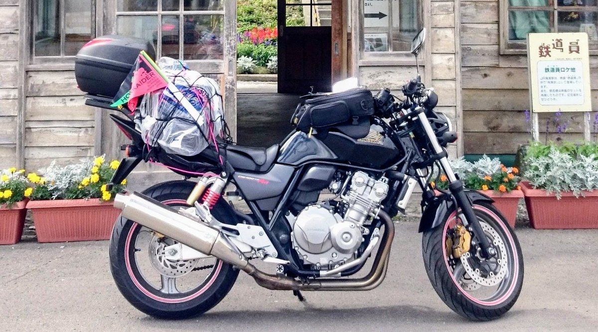 jidoushatounan's tweet photo. 【バイク盗難情報】ホンダ CB400 SUPER FOUR

■日時：2026年4月13日〜4月17日
■被害場所：埼玉県日高市
■ナンバー：川越ナンバー
■特徴：青赤白のトリコロールのリムステッカー、ドラレコ有、マフラー擦り傷、リアボックス無、シートバッグ用フレーム

■オーナーコメント：警察に通報済、見かけたら警察にお願いします

詳細URLと拡散用動画はリプ欄です
フォロー＆拡散のご協力をお願いします！

#拡散希望
#RT希望
@kannamiyu_tw