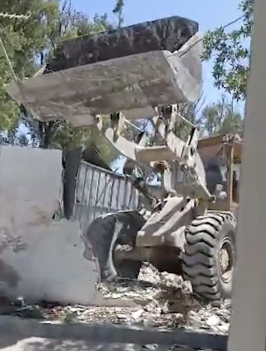 RAbdiAnalyst's tweet image. #ALERT

Somalia update:

Mogadishu on edge as HSM and allies intensify violent land grabs, prepare to 'cash out' 

With just 15 days left from expiry of its mandate, the Hassan Sheik government is cranking up violent land seizures in Mogadishu, disposing off usurped land in quick