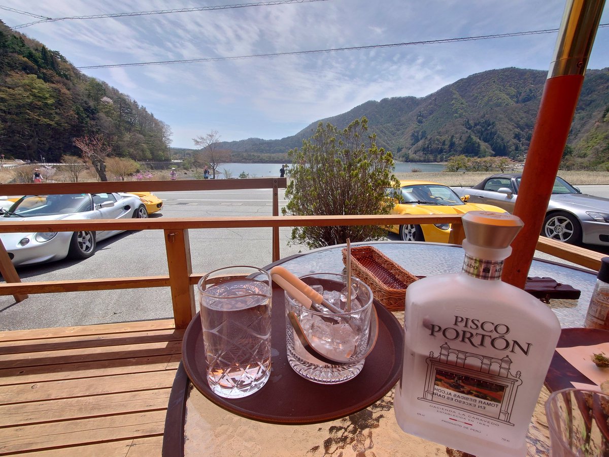 __prier__'s tweet photo. 今日は昼から湖畔でpisco porton
 天気も良くて最高です
＃twlc https://t.co/BE7qQTy3yj
