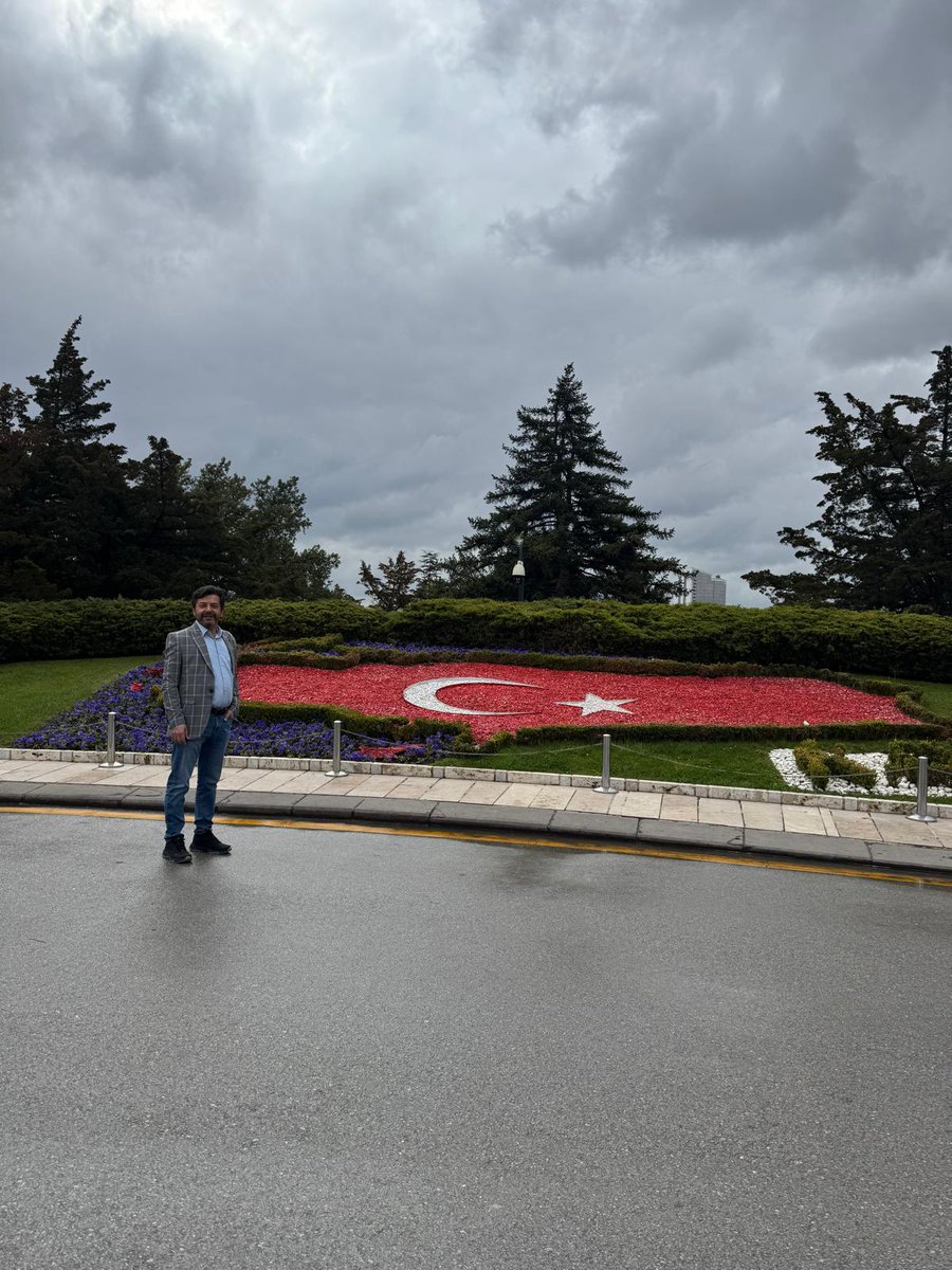 umutsiy_'s tweet photo. Günaydın, hayırlı pazarlar.

Ankara'ya gelip de ATA'mızı ziyaret etmemek olmazdı. Şükran ve minnet ile anıyorum. https://t.co/xD2zVJm3gx