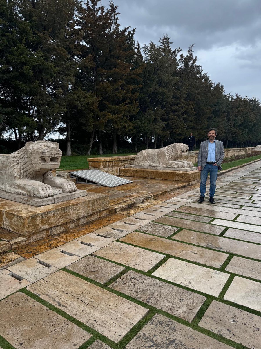 umutsiy_'s tweet photo. Günaydın, hayırlı pazarlar.

Ankara'ya gelip de ATA'mızı ziyaret etmemek olmazdı. Şükran ve minnet ile anıyorum. https://t.co/xD2zVJm3gx