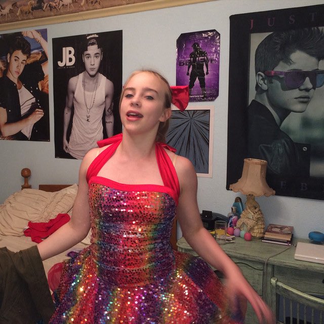 lifesuporst's tweet photo. billie eilish being the one less lonely girl feels like the sweetest full circle.

 #BIEBERCHELLA https://t.co/wzIg41AE0e