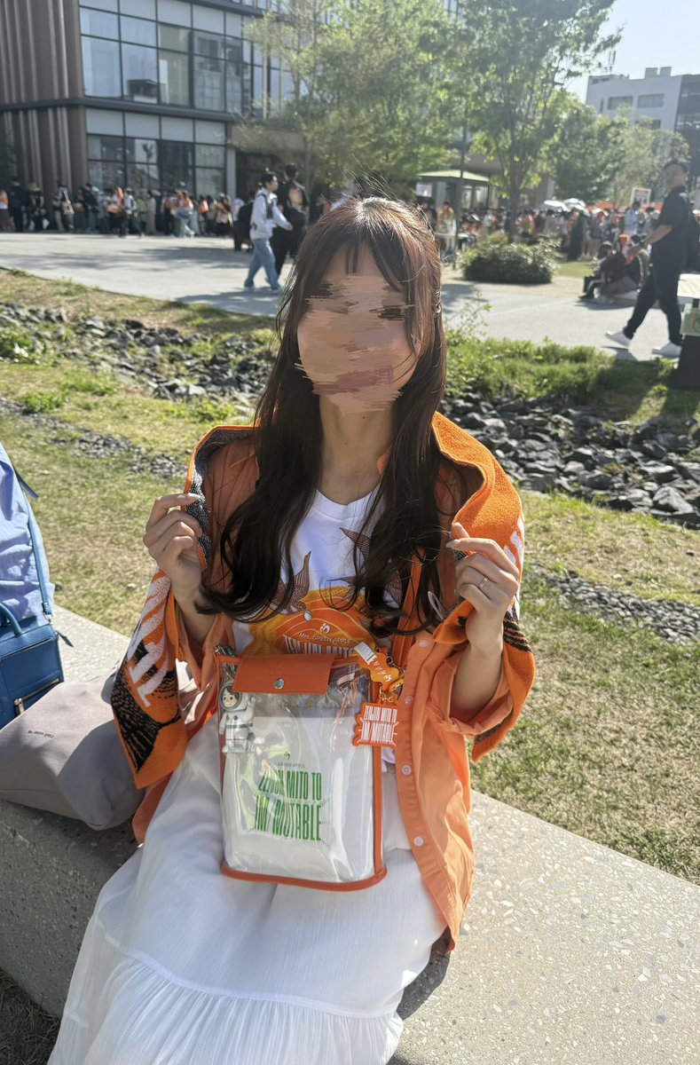 おみ tweet media