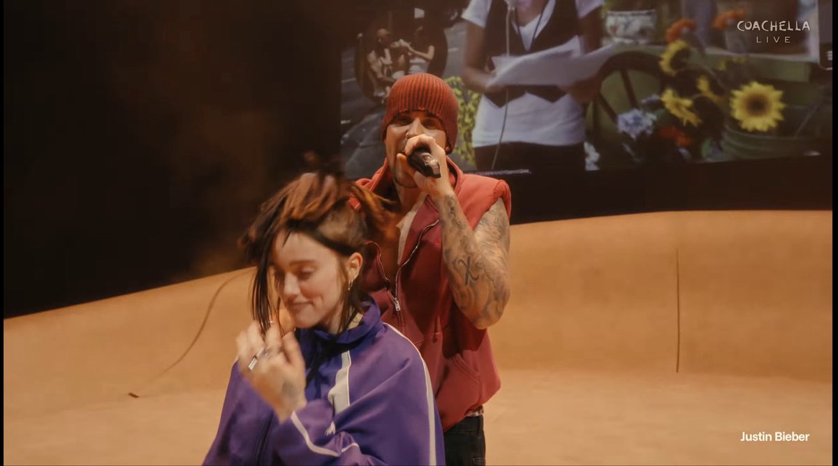 justin bieber has brought billie on stage as his one less only girl???? 😭😭