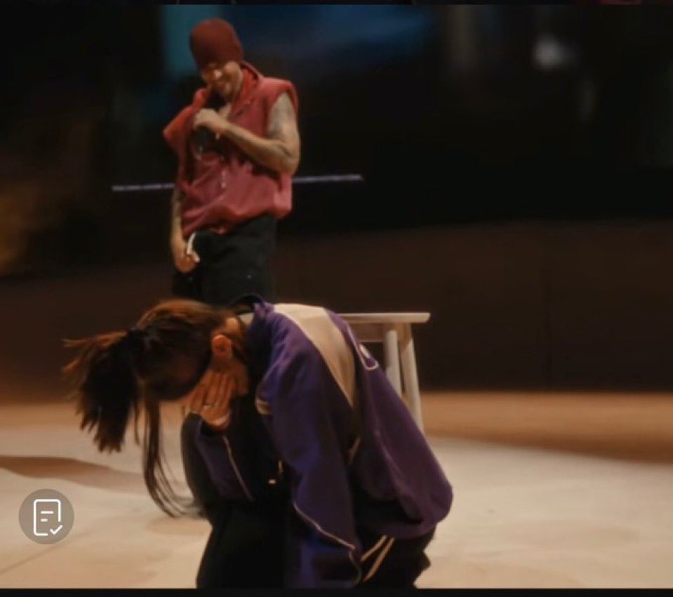 igottabecareful's tweet photo. the way she fell to the ground multiple times 😭😭 https://t.co/5Thk2NLr7j