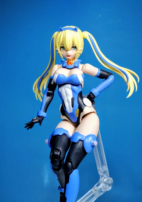 ブキヤが作りタカトミが発売した斬山さんを組んだんですが、なんか思ってたよりだいぶエッチプラモでびっくり。この抑圧された長乳感やモモ肉の肉余りっぷりを感じさせる造形は只事ではありませんよ。あとなんかプラの質感が凄くいい。