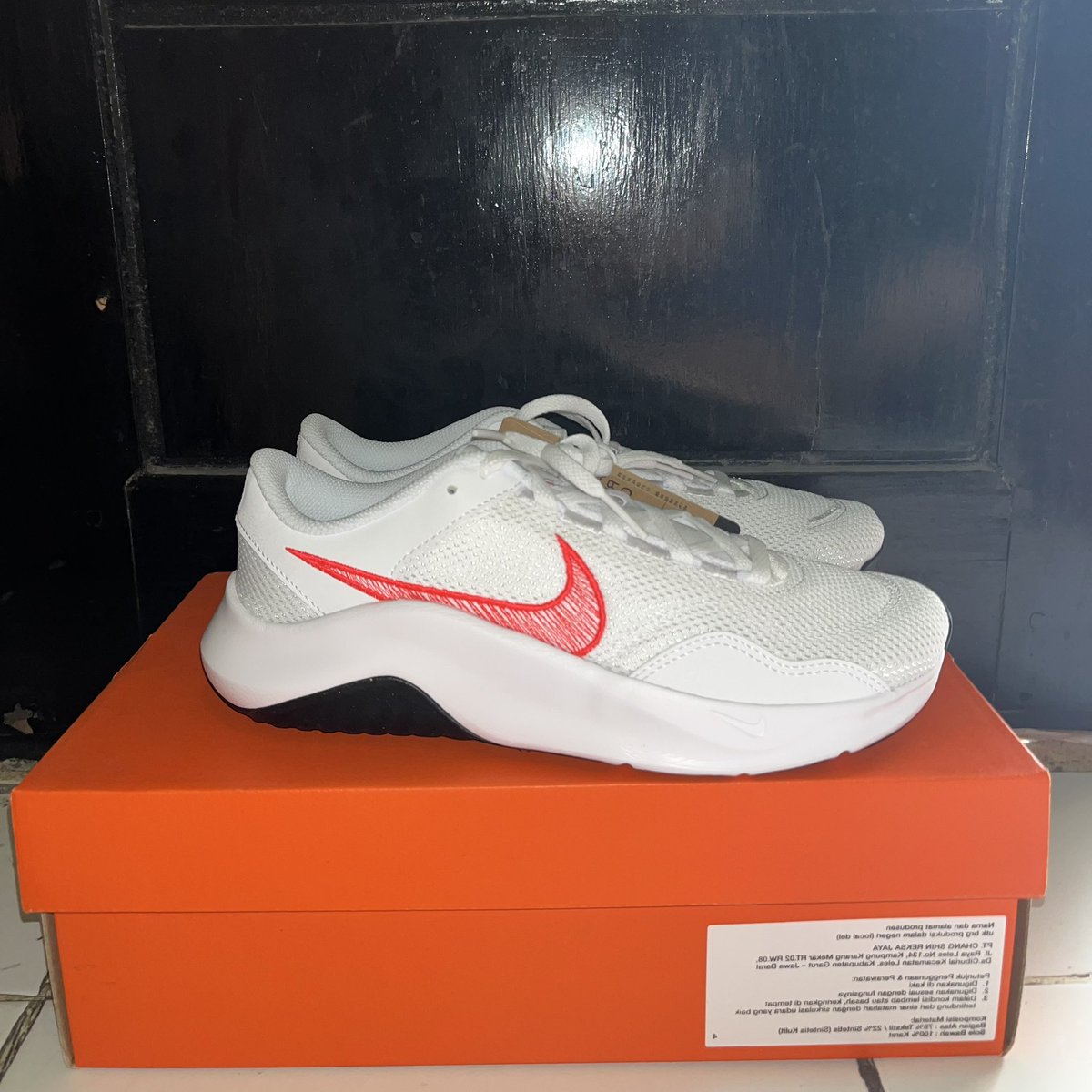 findingnanas's tweet image. wts sepatu nike new
pic 1 size 39 350k
pic 2 size 38.5 550k
- masih baru bukan preloved
- ada dus + good condi no minus
- ori 💯 bisa cek barcode sepatu + dus
- bisa oren 🍊
- dom sidoarjo, jatim 
#wts #wtb #sepatu #nike #zonaba #zonauang #zonajajan