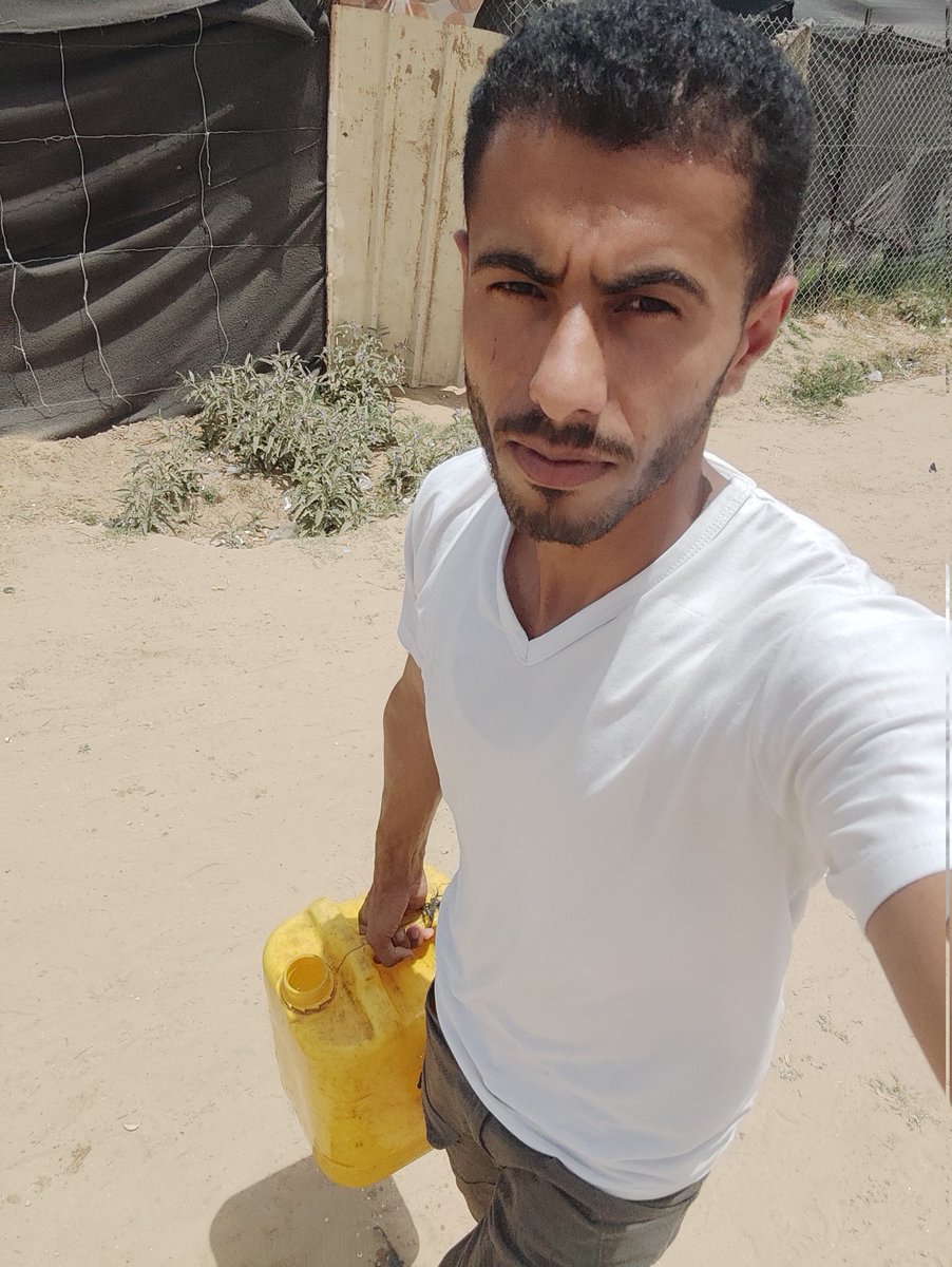 nnadamo7's tweet photo. Everyday feels exhausting and meaningless until I can provide food and drink for my family. It is like torture trying to find food and drink every morning 💔🇵🇸

I ask everyone to please share and donate if you can 🤲🫂
https://t.co/0NaPbZbwOQ https://t.co/BMaB644DsP