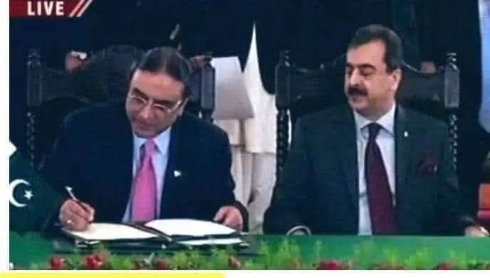 ہم تاریخ میں زندہ رہتے ہیں 

19,اپریل اٹھاررویں ترمیم پر دستخط کرکے  سٹیبلشمنٹ کے گلے میں پھندا ڈالا
مَردِ حُر