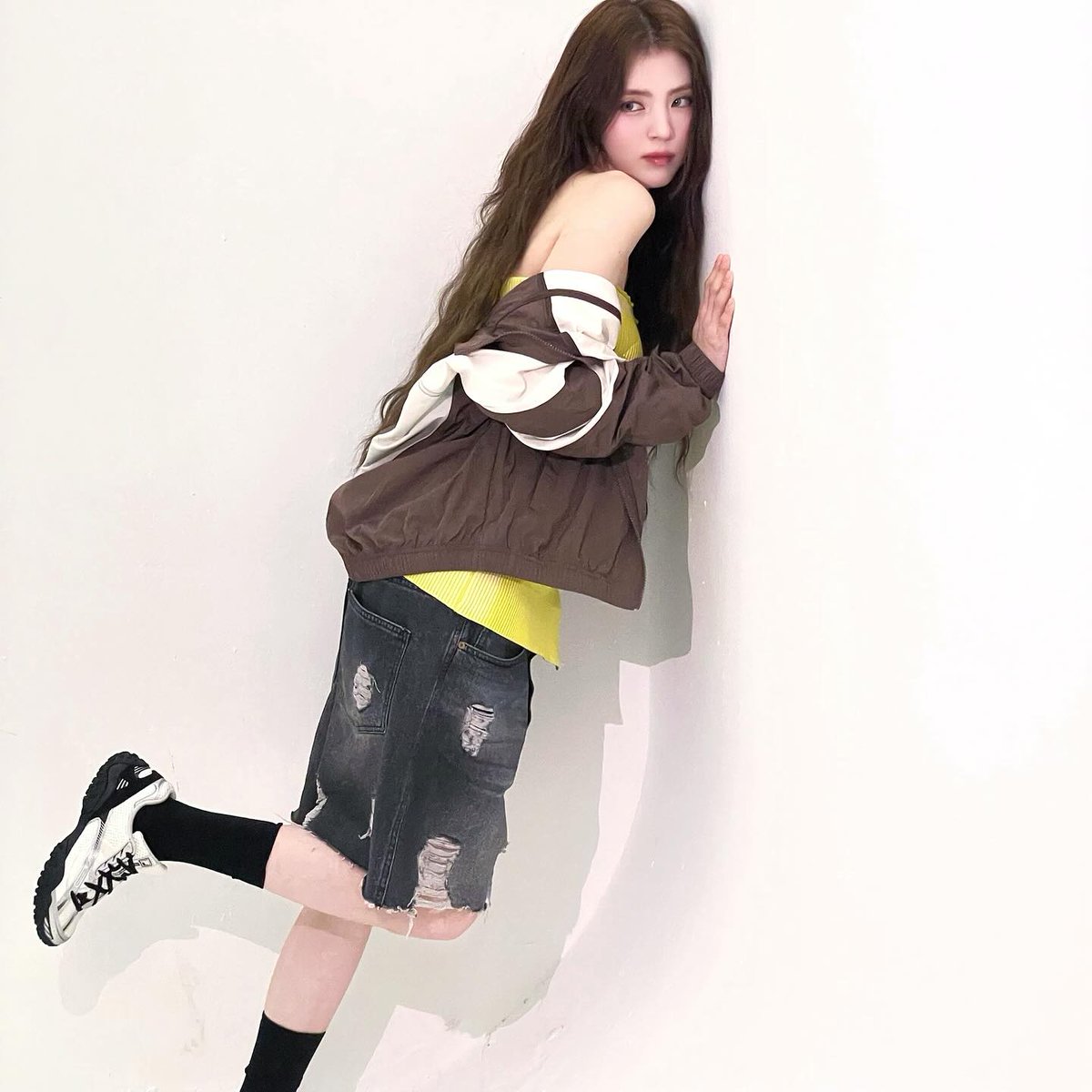 Soft gaze, loud silence.