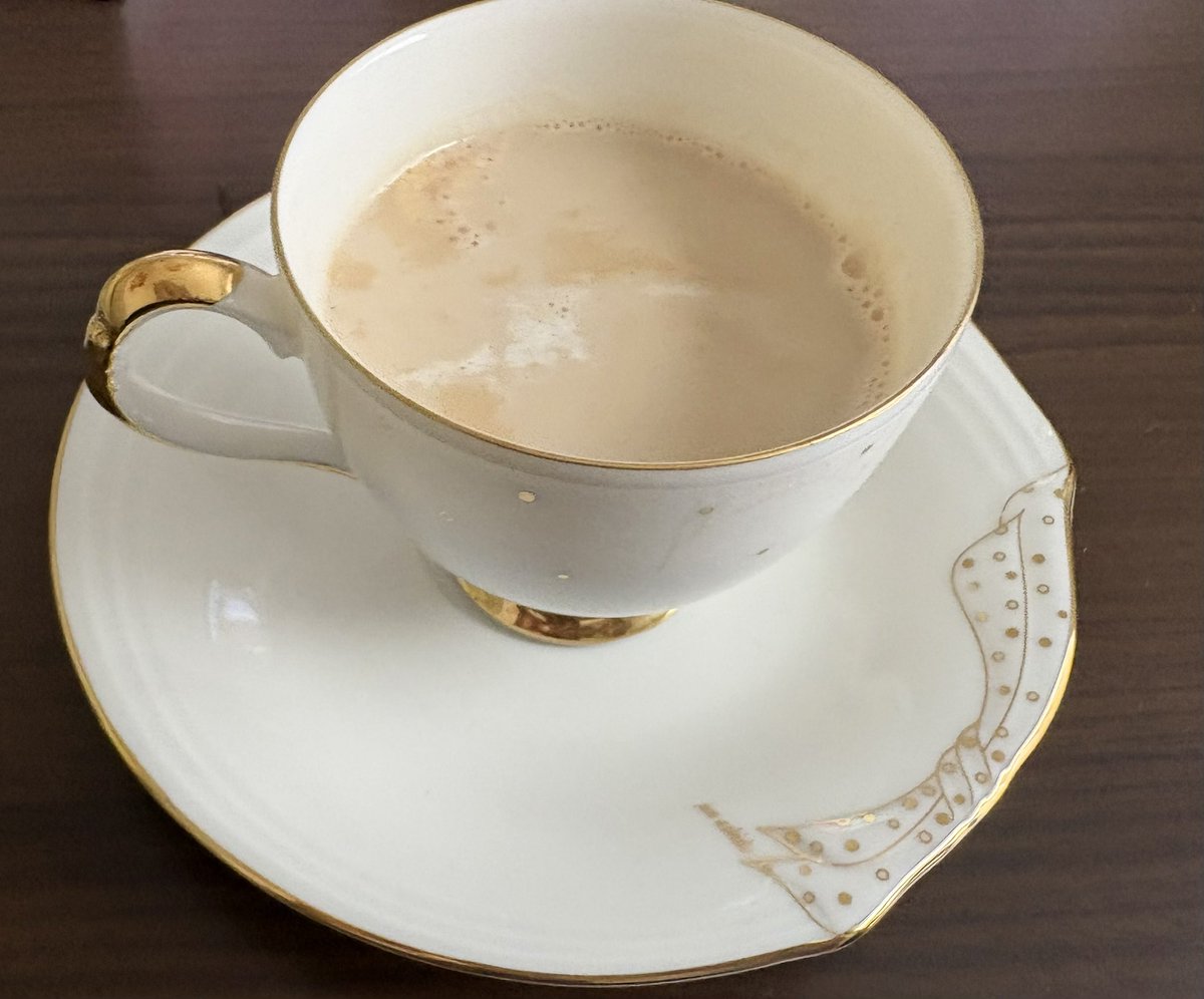 ロイヤルミルクティーを作った☄
ミルク多すぎて紅茶が消えた…また今度挑戦する…🤔🤔