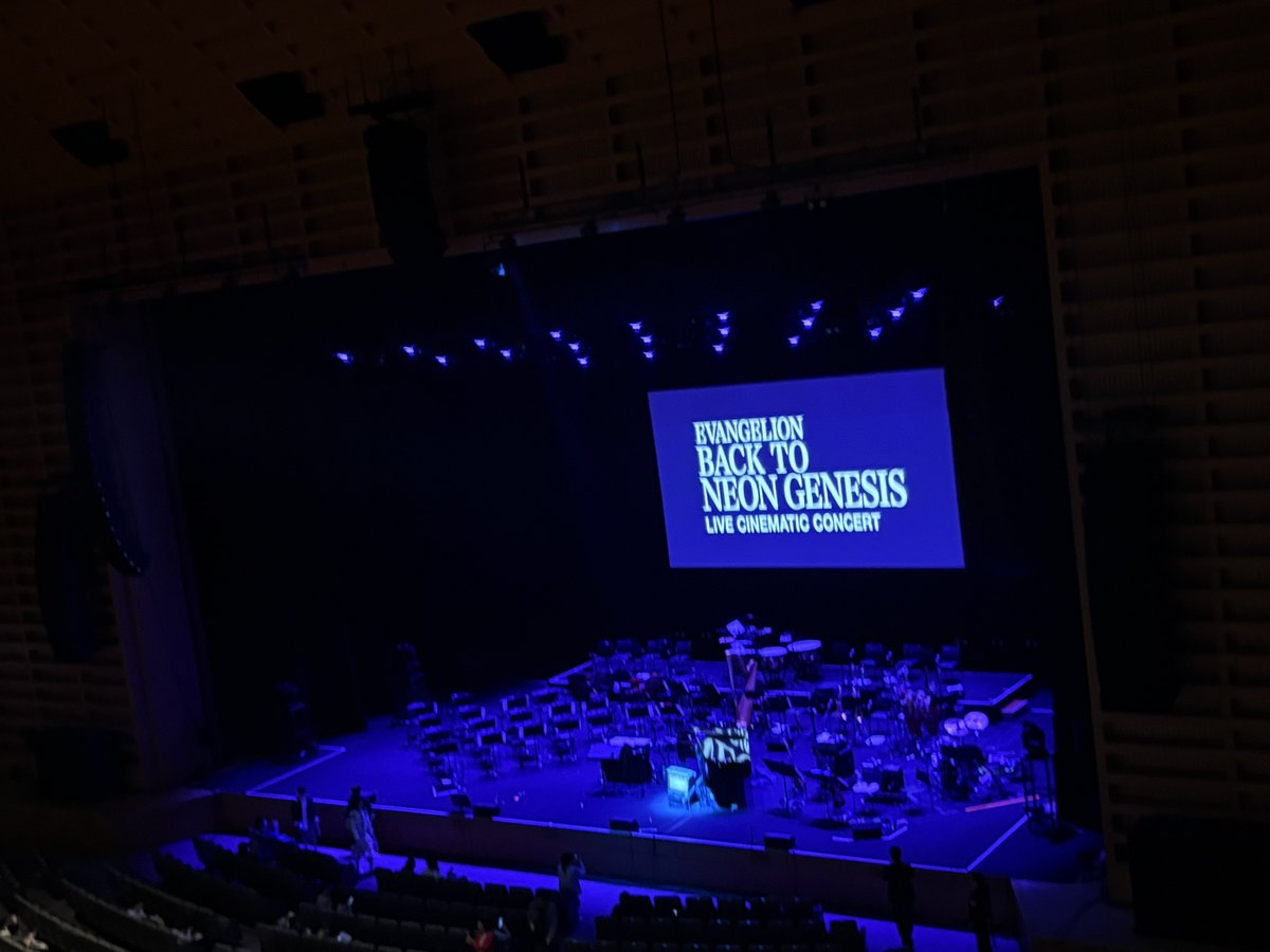 IBI_DesignWork's tweet image. ほらカヲル君。
今日のステージだよ…エヴァフェス同様にモニターも置いてあるね。どんな演出か楽しみ！

…だが思ってた以上に遠いー！🤣座席ガチャ弱過ぎやろ笑　特典も貰えたし、後は座して待つのみ。セトリメモろうと思ったけどメモ紙忘れたわ😇

#エヴァ
#エヴァンゲリオン
#BACKTONEONGENESIS