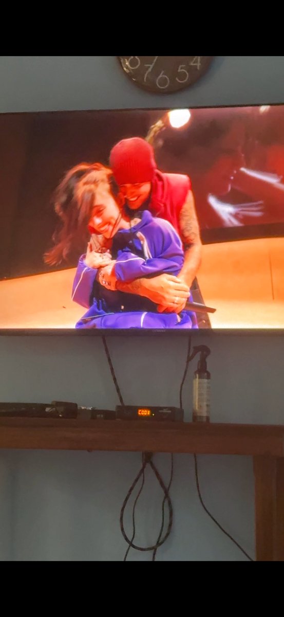 Rox_yyyy's tweet photo. AHCK BILLIEEEEE WHAT'S UR PRAYER!!!! 
#justinbieber #billieeilish https://t.co/uHVCTklo3Y