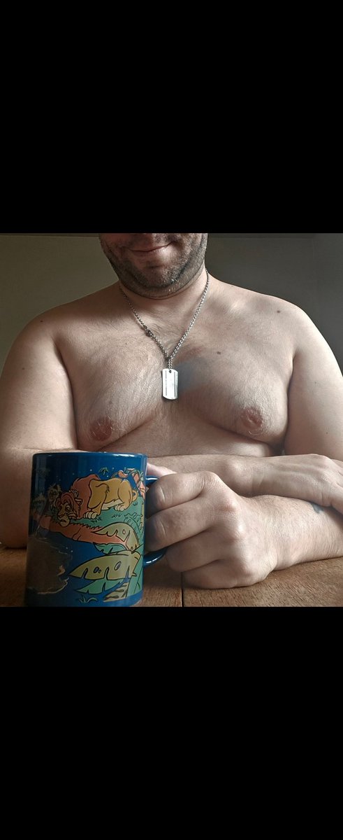 RoRo344814's tweet photo. @up_crea @nofacemodele "Pour moi l'amour doit être comme le café ☕️, parfois intense, Parfois sucré, parfois seul et parfois accompagné. Mais jamais froid."
#TousLesCorpsSontBeaux
#DimancheChill
#TasseDisney
@JoliesFormes8 
@CitationJo31854 
@OrgasmicGroup 
@Only_menpic 
@LesdefisdeGlam https://t.co/H4f2tYgJC3