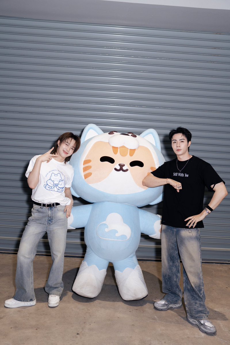 ZeeNuNew Photobook tweet media