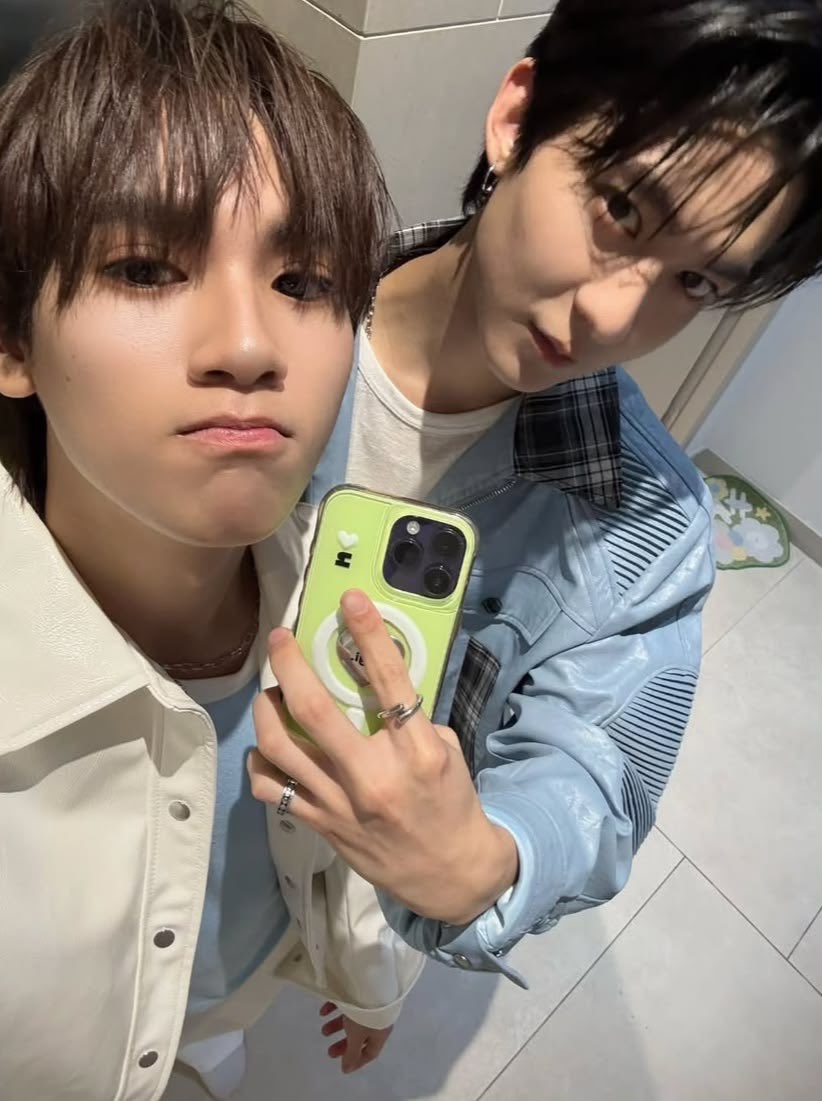 มาแจก ref ถ่ายรูปคู่กับแฟนค่ะ เผื่อใครคิดท่าไม่ออก ทำตามได้เยยน้า ♡

༉‧₊˚. #rryjinnn #chira_patt 
#ryujinpatji #ริวจินแพทจิ