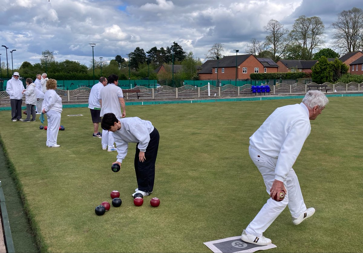 RothleyBowls's tweet image. So lovely to be back on the green. Yesterday started with a pre match pep talk &amp;amp; then a good result against Old Humberstone. #CommunityVibes #Friendship 💙