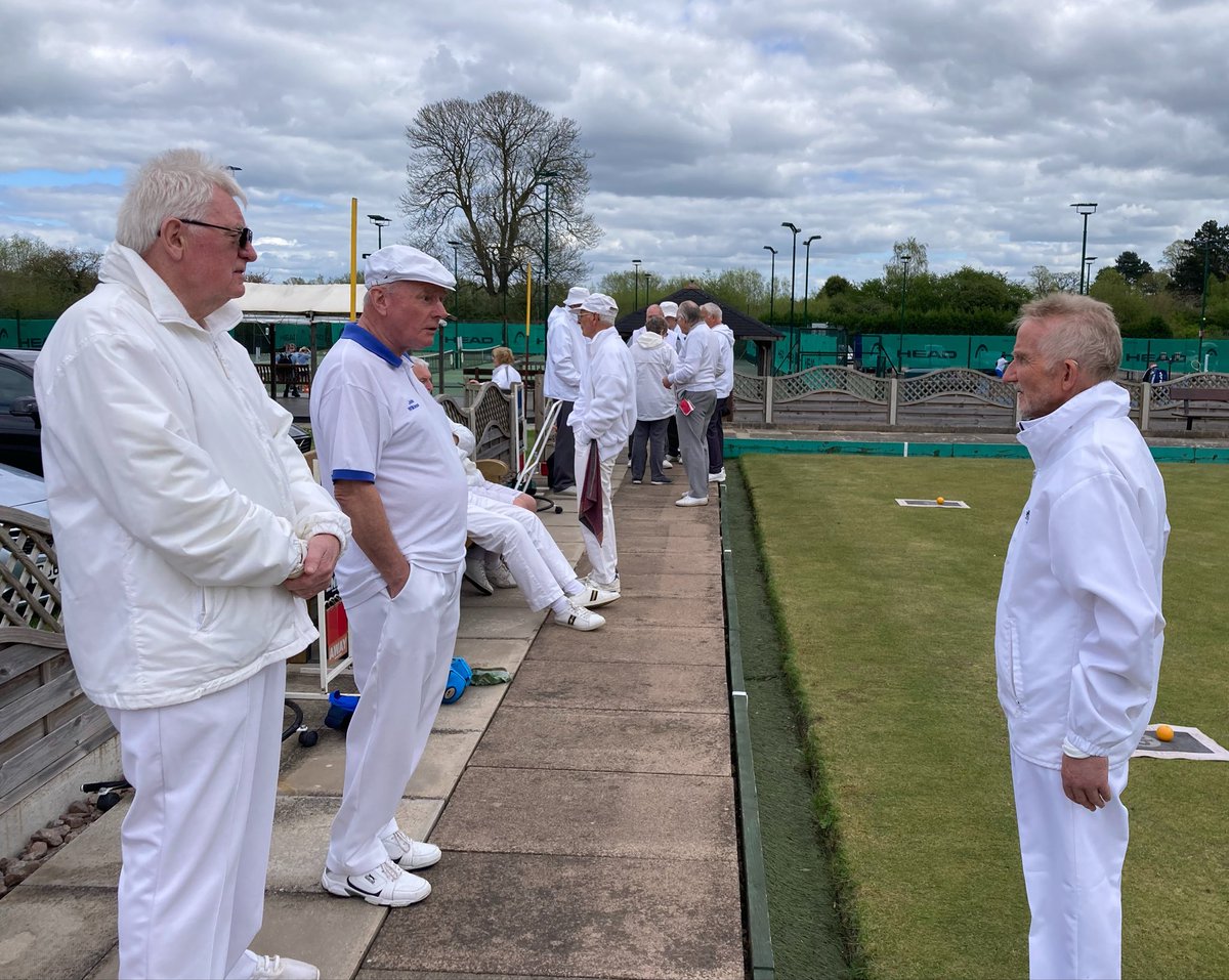 RothleyBowls's tweet image. So lovely to be back on the green. Yesterday started with a pre match pep talk &amp;amp; then a good result against Old Humberstone. #CommunityVibes #Friendship 💙