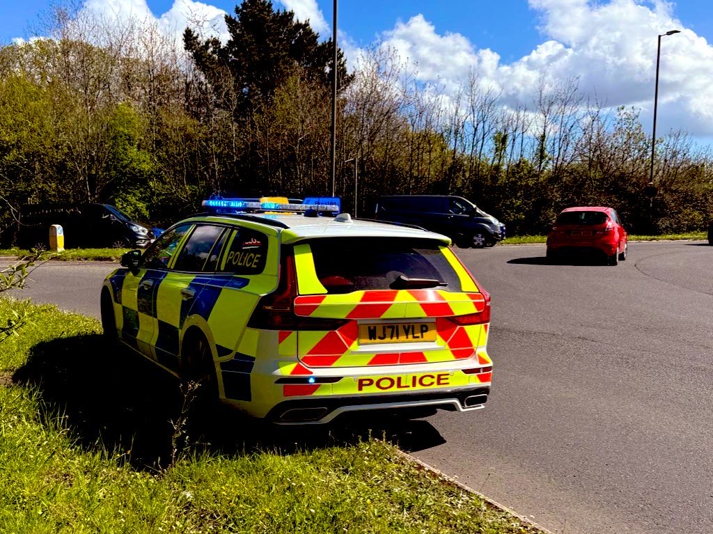 SouthDevon_SC's tweet photo. The team made 5 #arrests, 2 For #DrugSupply, 3 driving whilst impaired and dealt with a #FailToStop incident, numerous vehicle stops, a no insurance #Seizure, and 3 substantial #Speeding offences with speeds over 100mph. https://t.co/0NHHPZ97Eh