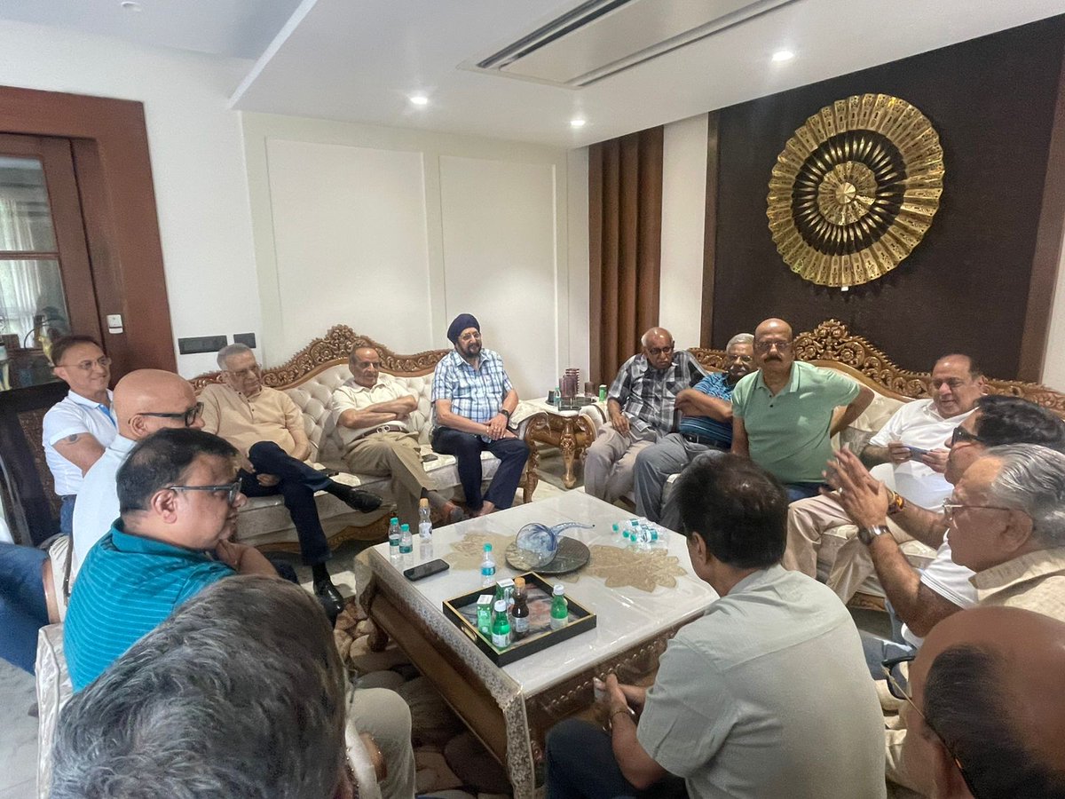 HarishKhuranna's tweet image. आज कीर्ति नगर में RWA मीटिंग में स्थानीय लोगों की समस्याएं सुनीं और उनके समाधान के लिए हर संभव प्रयास करने का आश्वासन दिया।

क्षेत्र के विकास, स्वच्छता, सुरक्षा और मूलभूत सुविधाओं को बेहतर बनाने के लिए सभी के साथ मिलकर काम करने का संकल्प लिया।

#bjp4ind #bjp4delhi