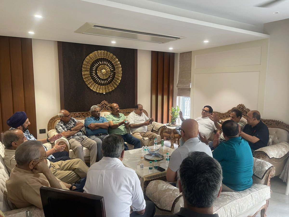 HarishKhuranna's tweet image. आज कीर्ति नगर में RWA मीटिंग में स्थानीय लोगों की समस्याएं सुनीं और उनके समाधान के लिए हर संभव प्रयास करने का आश्वासन दिया।

क्षेत्र के विकास, स्वच्छता, सुरक्षा और मूलभूत सुविधाओं को बेहतर बनाने के लिए सभी के साथ मिलकर काम करने का संकल्प लिया।

#bjp4ind #bjp4delhi