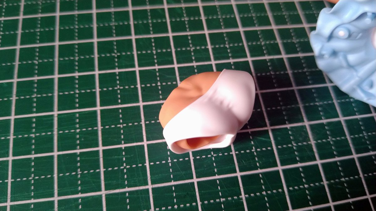 和泉愛衣組み立て中...
見えなくパンツのシワまで表現されてる細かい🤣
オヘソや腰骨も見えなくなるのにｗ