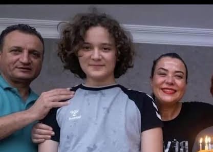 Düşünsenize, burda annenin çarşaflı/ türbanlı olduğunu,bütün müslüman ları katil ilan ederlerdi...