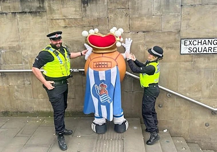 <a href="/oscarzp_/">Òscar 🎬</a> Doncs a veure si controleu els amics del nen.