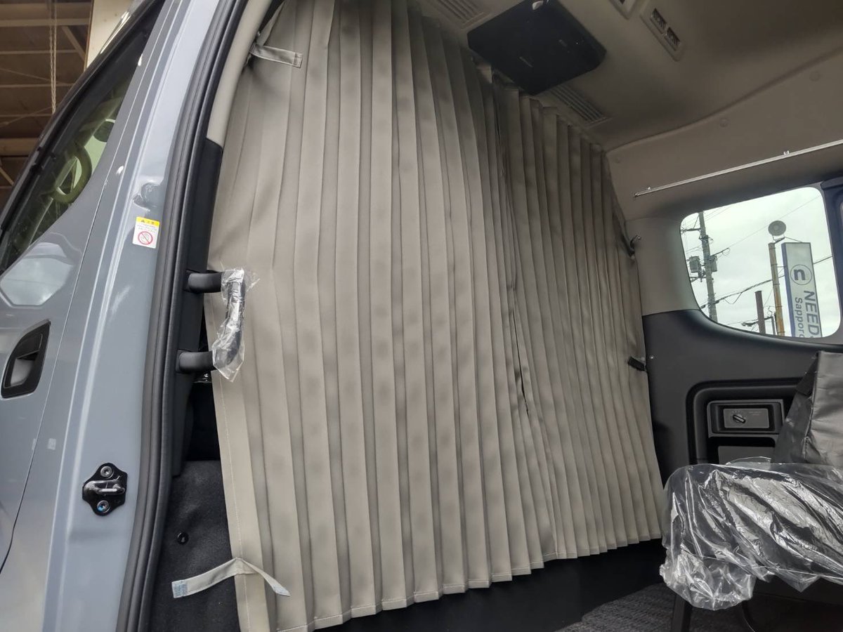 needsbox's tweet photo. キャラバン ワゴンGX
ワイドボディ10人乗り
OGUshow SHセンターカーテン取付！！

#needsbox 
#nissan
#caravan
#キャラバンワゴン
#キャラバンワイド https://t.co/vpiyxe7OaI