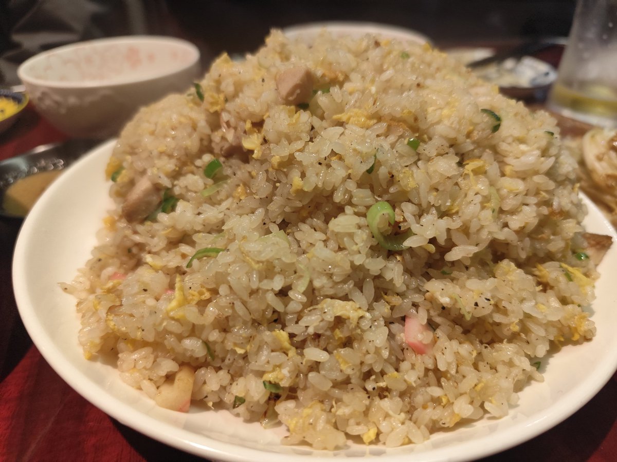 チャーハン1キロて（笑）

でも、火を御した米のパラパラ感（美味しんぼ「直火の威力」参照）がとても良い！
餃子も最高でした。
#阿佐ヶ谷　#餃子　#チャーハン　#美味しんぼ　#直火の威力　#アガリコ餃子楼
