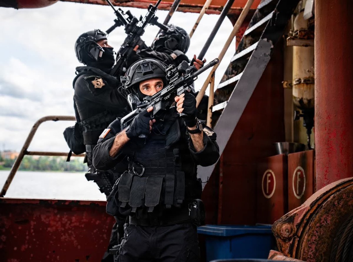 FAR_MAROC's tweet image. #MMF #Cooperation #FARMAROC #flintlock26
Members of the Moroccan armed forces clear rooms during exercise Flintlock 26 at an Ivorian training facility in Côte d’Ivoire, April 15, 2026. Since 2005, Flintlock has served as U.S. Africa Command’s premier annual special operations