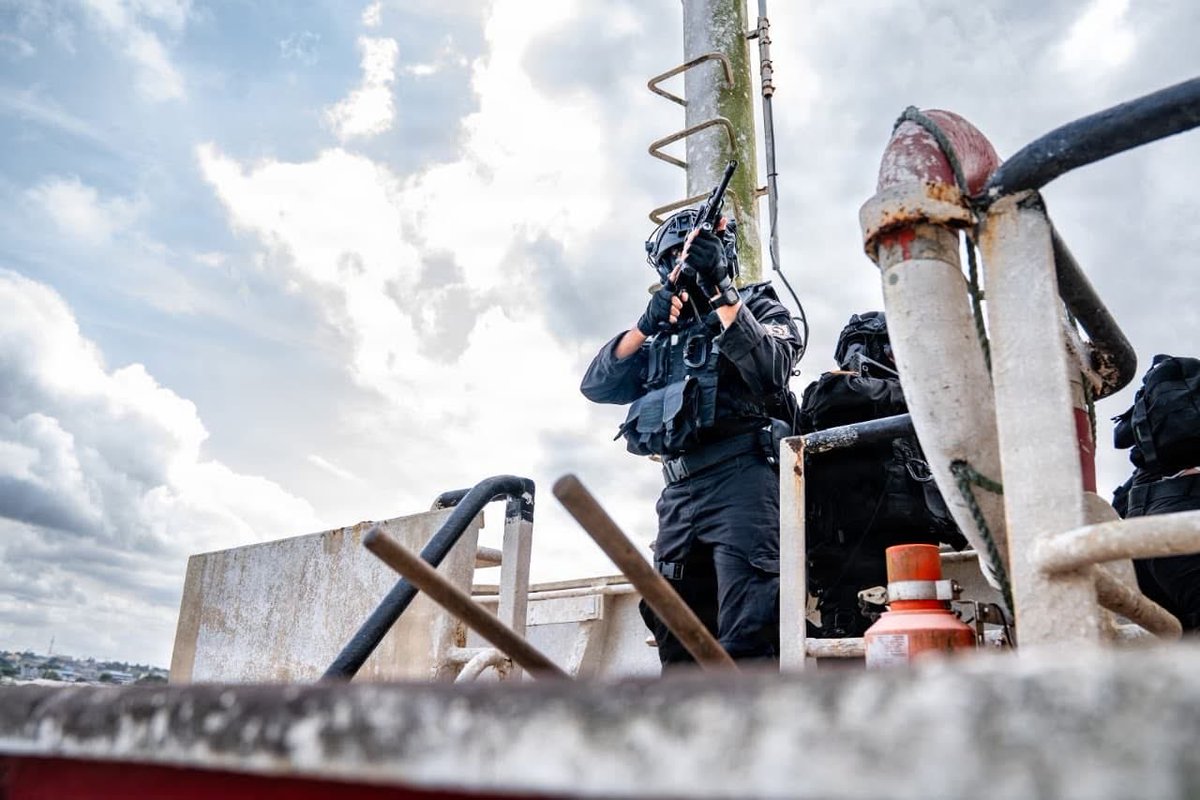 FAR_MAROC's tweet image. #MMF #Cooperation #FARMAROC #flintlock26
Members of the Moroccan armed forces clear rooms during exercise Flintlock 26 at an Ivorian training facility in Côte d’Ivoire, April 15, 2026. Since 2005, Flintlock has served as U.S. Africa Command’s premier annual special operations