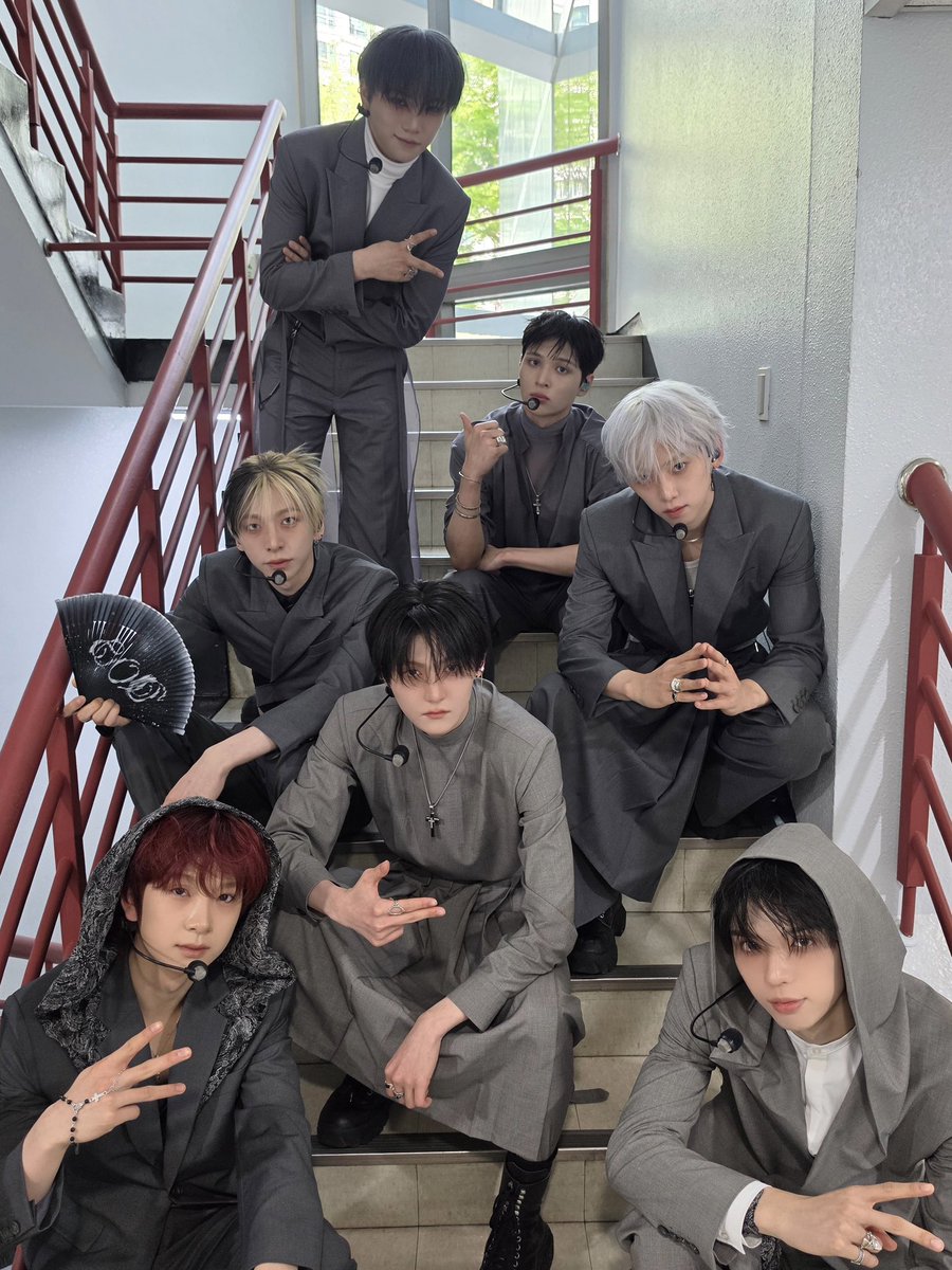 _AMPERSANDONE_'s tweet image. [📸] 260419 SBS 인기가요

#앰퍼샌드원 #AMPERSANDONE #DEFINITION #GOD