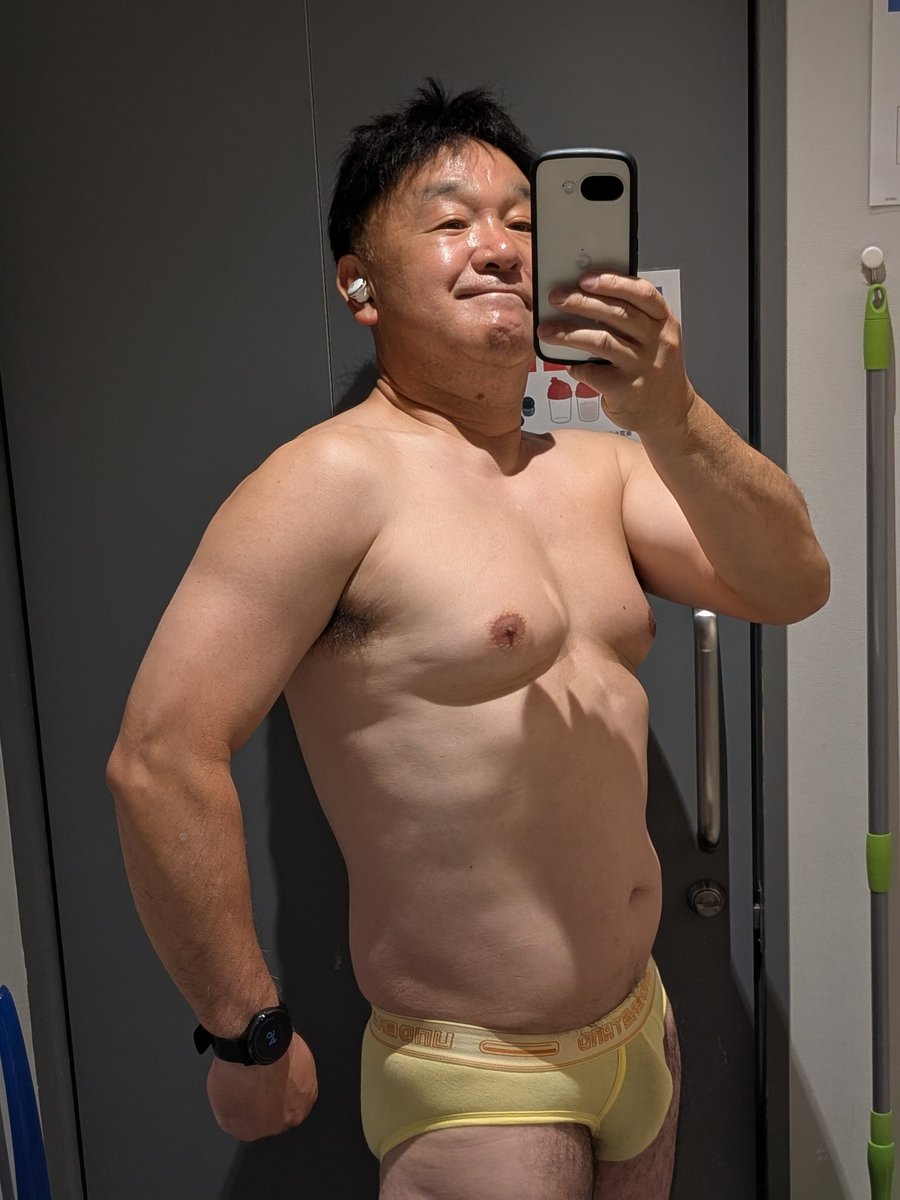 タカ tweet media