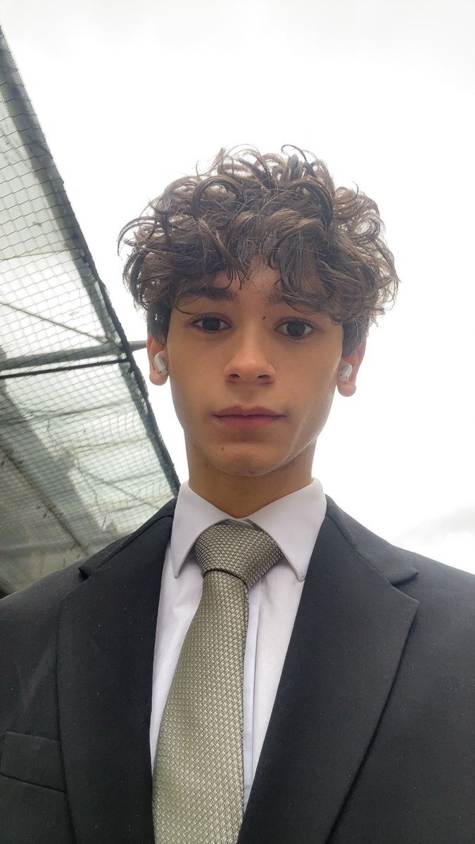 LadsInSuits tweet media