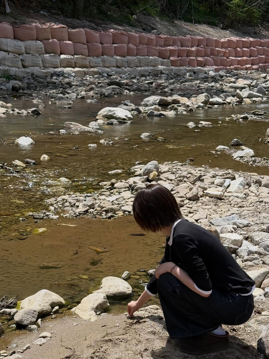 今日4月19日、#ASTRO ムンビンがこの世を去ってから3年という歳月が流れた

妹 #Billlie ムンスア「だいぶ暖かくなってきたね。私は今、一生懸命カムバックの準備をしてるよ。初めてのフルアルバムなの！きっと見たらお兄さんがいろいろフィードバックしてくれそうだなって思って、