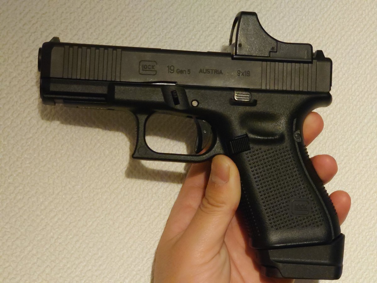 YMK_yamako's tweet image. 19マグ冷えるのはえーな。。
マルイG19をメインで使うなら17マグ運用が◯、ガス容量は正義！
ガーダーフレームに換装するか迷っちゃうなぁ
とりあえずSIのマグスリーブをつけて使おう
#エアソフト
#東京マルイ
#Glock