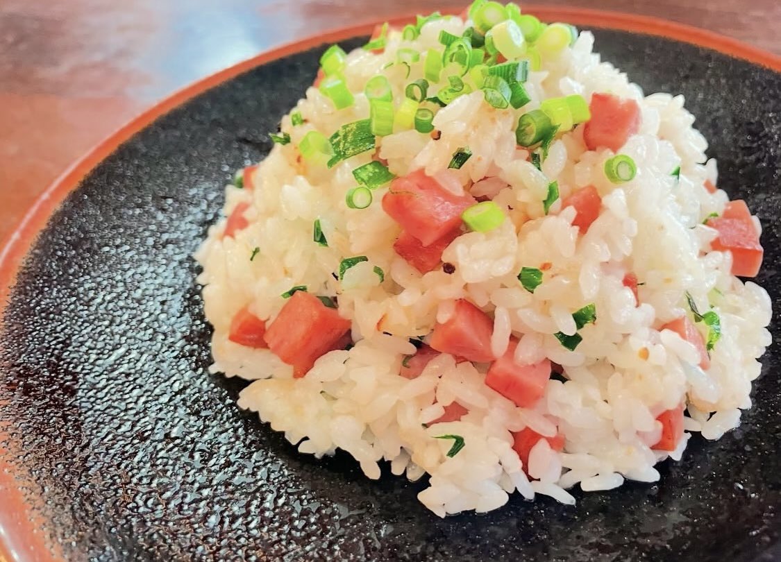 【ポーク入りガーリックライス】

ポークの旨味がアクセント
人気メニュー
ガーリックライス◎

お酒の〆にも抜群です♪

ぜひご賞味下さい✨

本日夜営業
17時〜23時まで🈺

ご来店お待ちしています❣️

#琉球
#ガーリックライス
#吉祥寺琉球