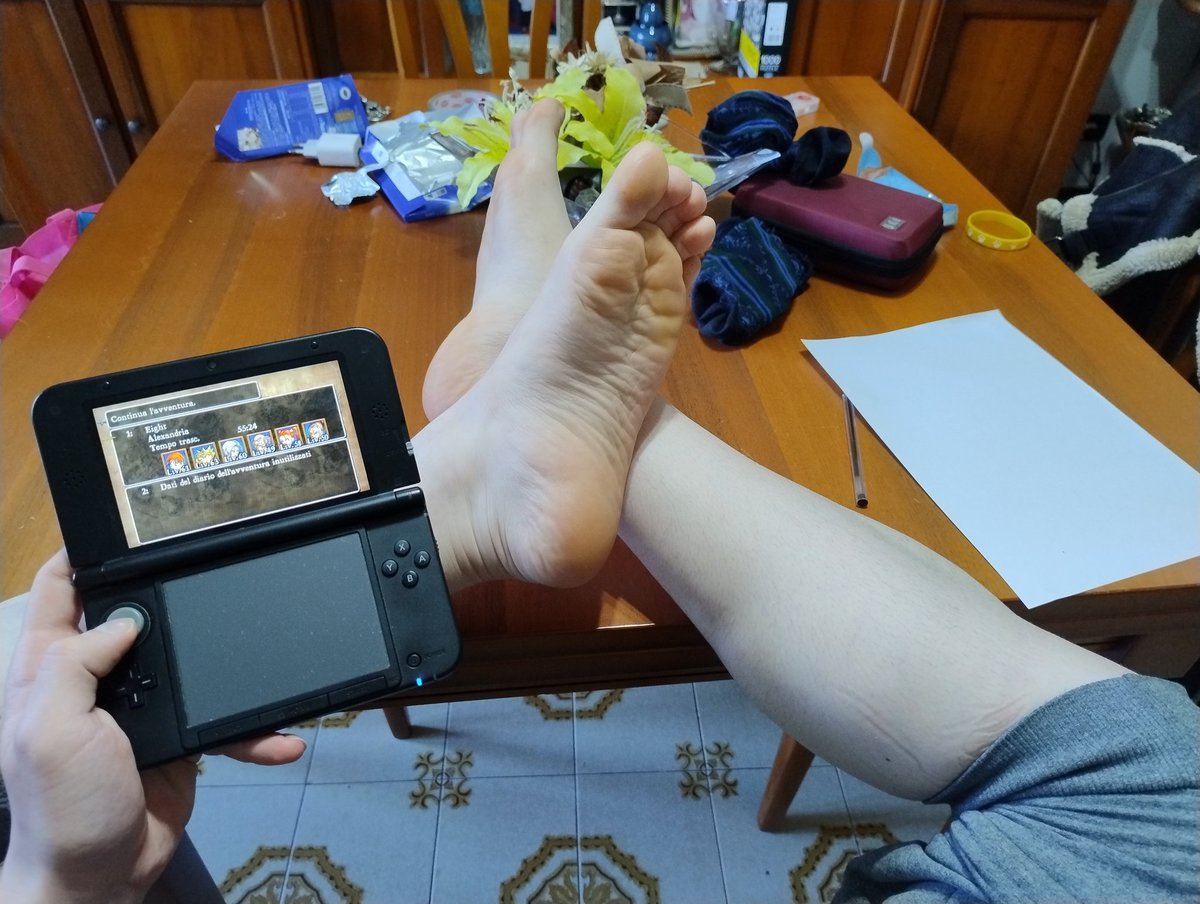 max_samjaza's tweet image. Relaxing moment and retrogaming at my boyfriend's house playing Dragon Quest

#feetِ #gay #gayfeet #boy #boyfeet #twink #malefeet #soles #paws #barefoot