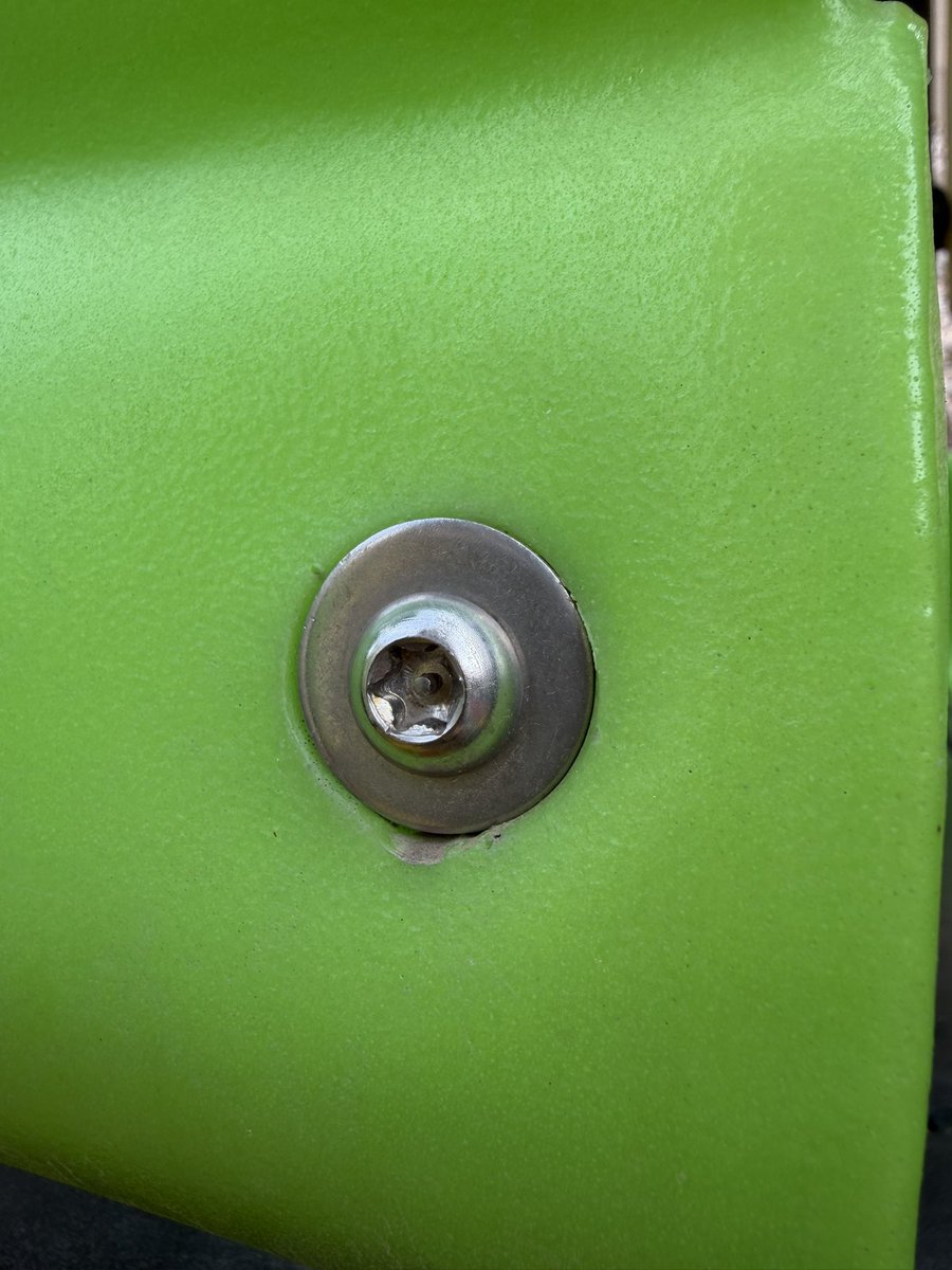 lpngfi045825685's tweet image. Our anti-theft bolts provide safety and security for a large number of amusement equipment.#anti-theft #fastener #playground