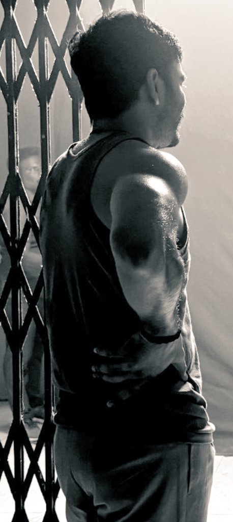 smritigit_pal's tweet image. #Kara Trailer this evening. 

@dhanushkraja 
@VelsFilmIntl #Dhanush