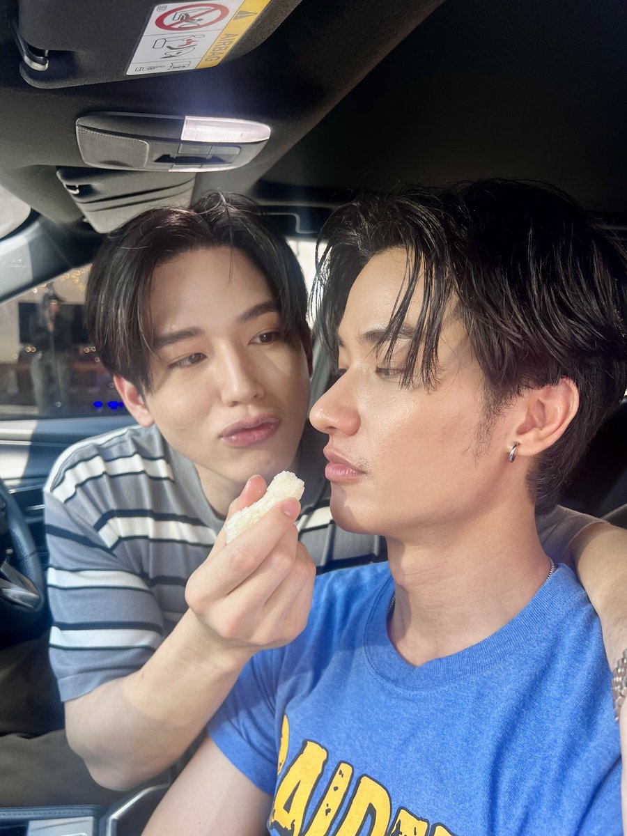 _mdnttv's tweet photo. ผัวเขินจนหน้ามืดแล้วนั่น https://t.co/2nGkliZuP7