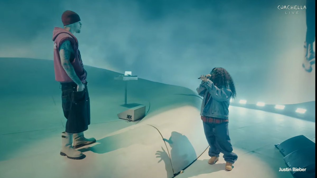 JBieberCharts's tweet photo. SZA joins Justin Bieber to perform “Snooze” on Coachella tonight. https://t.co/LRIN2BUSiY