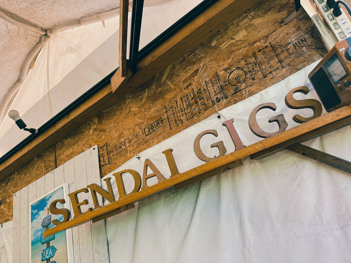 本日！「TOUR26 Downer Absolutely No One」2本目、SENDAI GIGS公演！お馴染みのギグスさんにやって参りました🙌✨会場周辺、風が少し冷たいですがよく晴れております🌞ツアー2本目、果たしてどんな夜になるのでしょうか！？👁今日も全力でよろしくお願いします！👤🔥🔥🔥🔥🔥