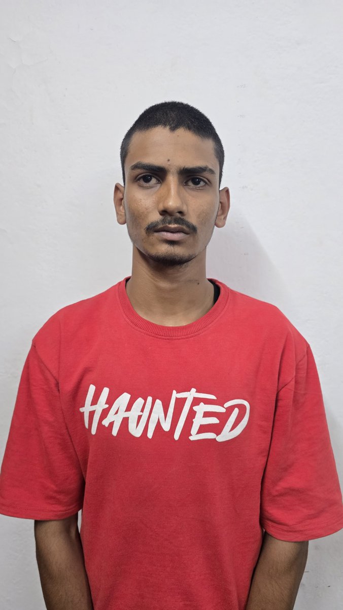 PeoplesUpdate's tweet image. इंदौर के नंदानगर में लड़कों से फोन पर बात करने के शक में भाई ने अपनी 18 वर्षीय बहन पर चाकू से हमला कर दिया। इलाज के दौरान उसकी मौत हो गई।  पोस्टमार्टम रिपोर्ट में हत्या का खुलासा होने के बाद पुलिस ने आरोपी को गिरफ्तार कर लिया। 

#indorenews #crimenews #mpnews #peoplesupdate