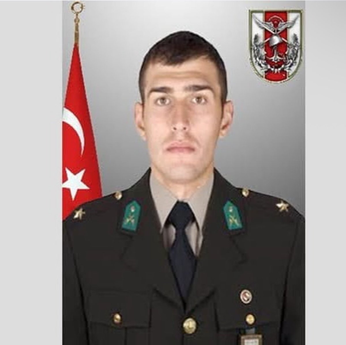AtkaracalarK's tweet photo. Pençe Kilit Operasyonu bölgesinde şehit olan P. Tğm. Kaan KANLIKUYU’yu, şehadetinin sene-i devriyesinde rahmet, minnet ve saygıyla anıyoruz.

Aziz şehidimizin ruhu şad, mekânı cennet olsun. https://t.co/aFvmaeX1fF